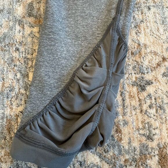 Lululemon cropped legging - Picture 2 of 9